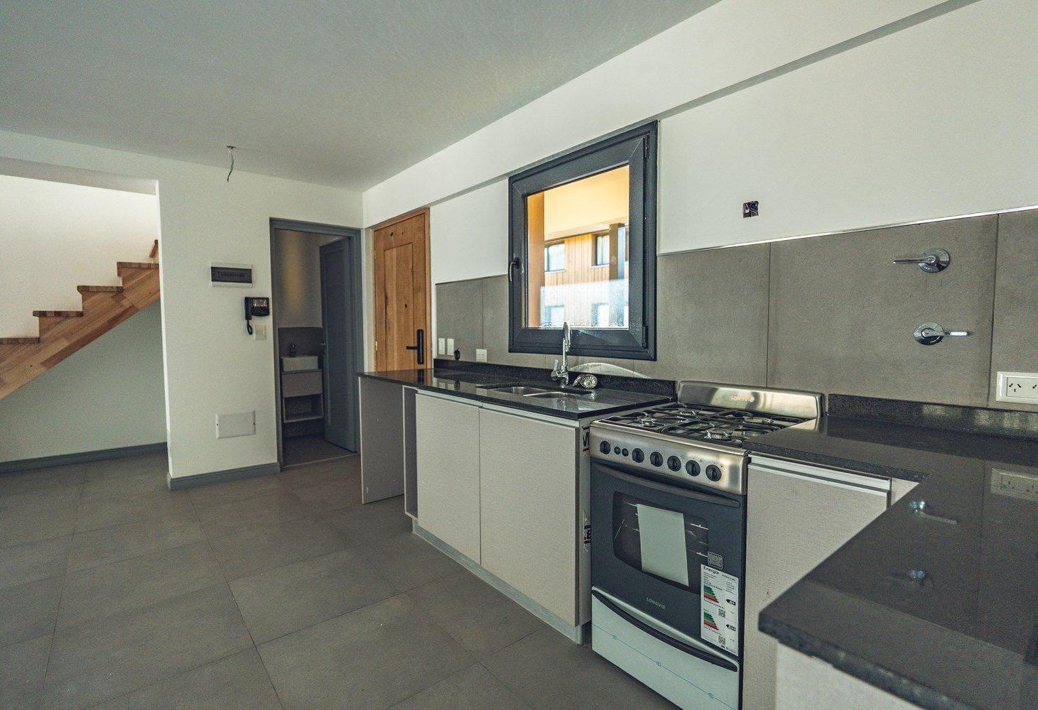 Foto de VENTA. DUPLEX. DEPTO. ESTRENAR. SUM. CENTRO SAN MARTIN DE LOS ANDES, imagen 4