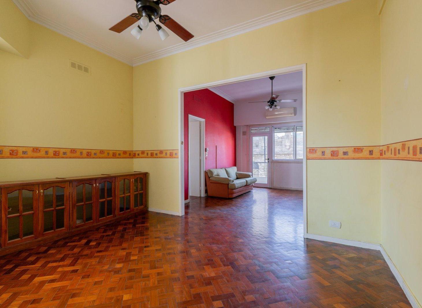 Departamento 3 ambientes balcón, patio y dependencia - Once  Balvanera  Apto crédito y profesional