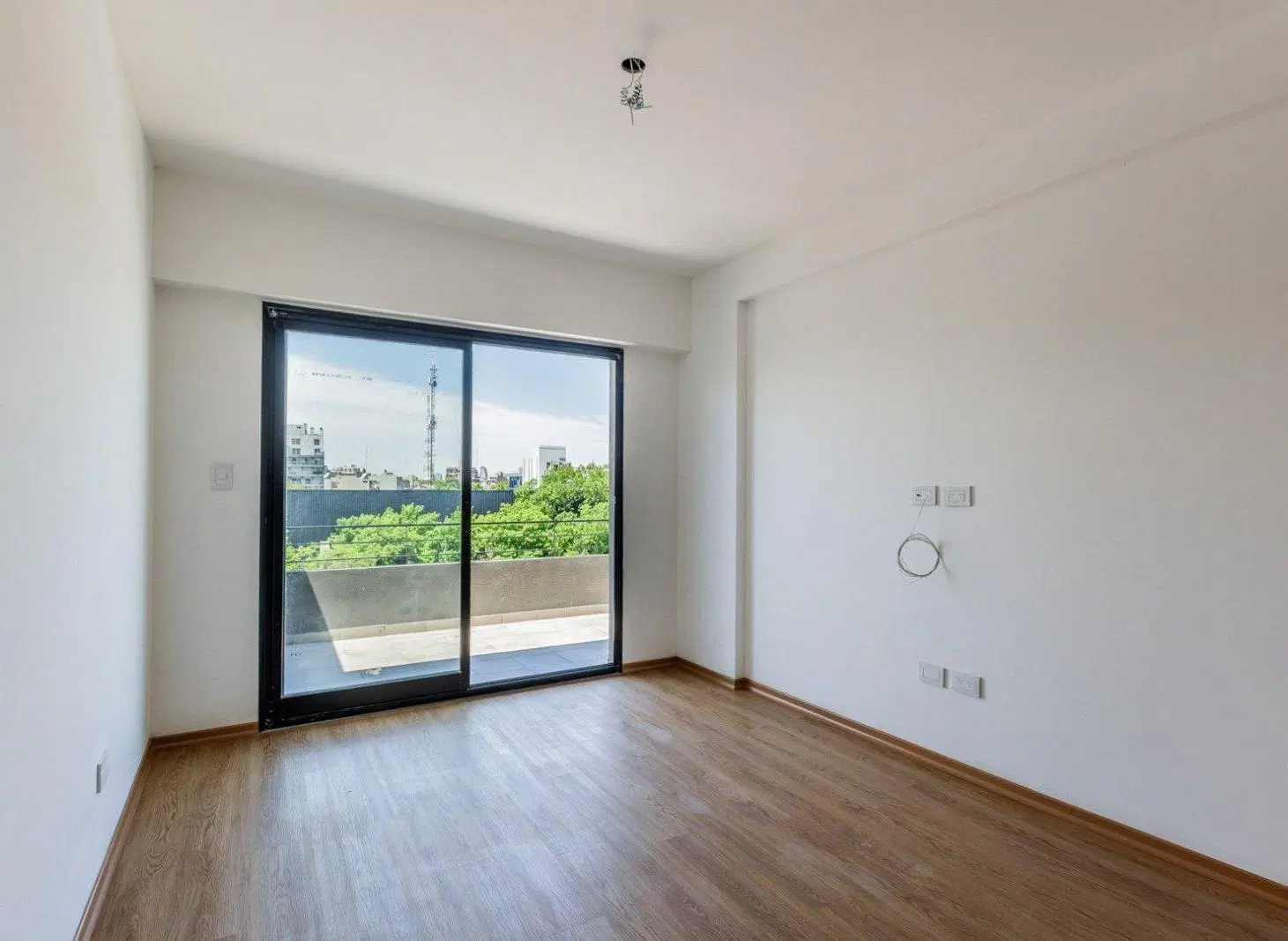 VENTA. A ESTRENAR. Apto crédito. APTO PROFESIONAL. 3 AMBIENTES. BALCÓN TERRAZA. COCHERA. VILLA URQUI 4