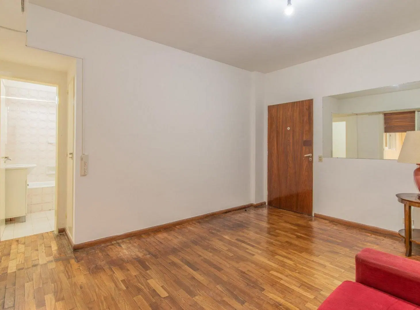 VENTA. DEPARTAMENTO 2 AMBIENTES. CON PATIO. RETIRO 2