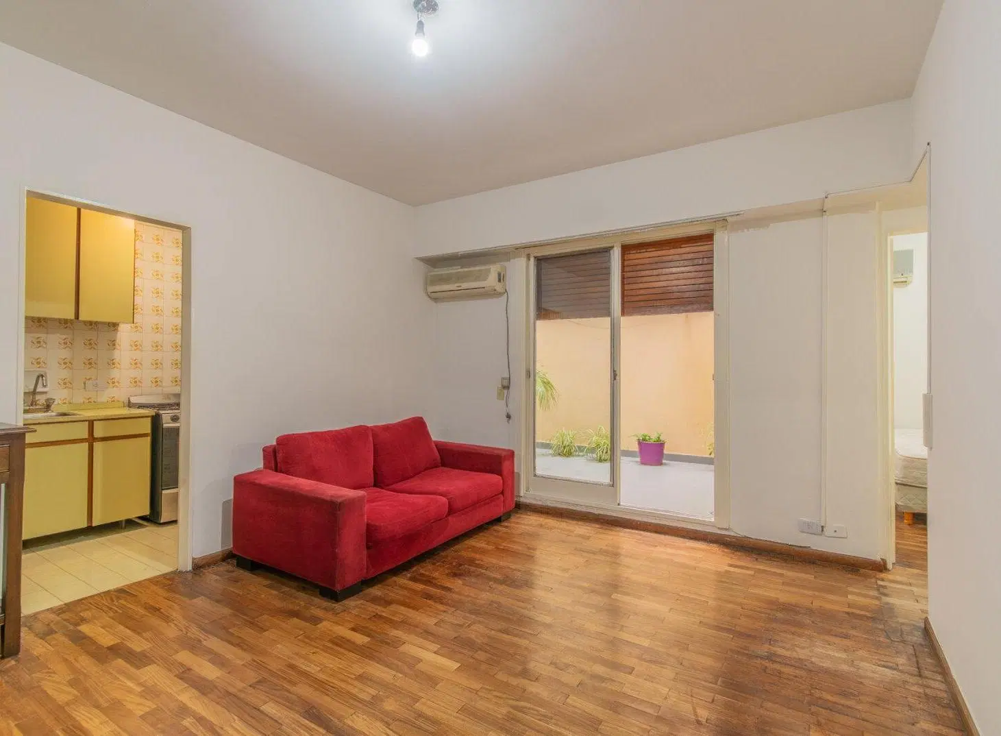 VENTA. DEPARTAMENTO 2 AMBIENTES. CON PATIO. RETIRO 5