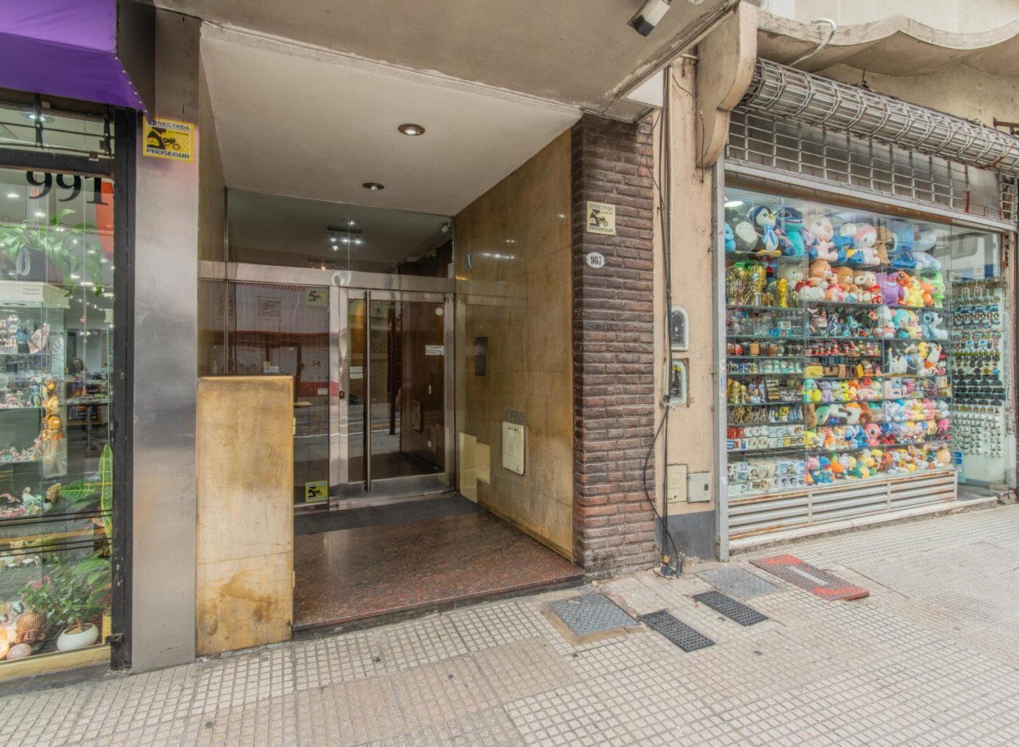 VENTA. DEPARTAMENTO 2 AMBIENTES. CON PATIO. RETIRO
