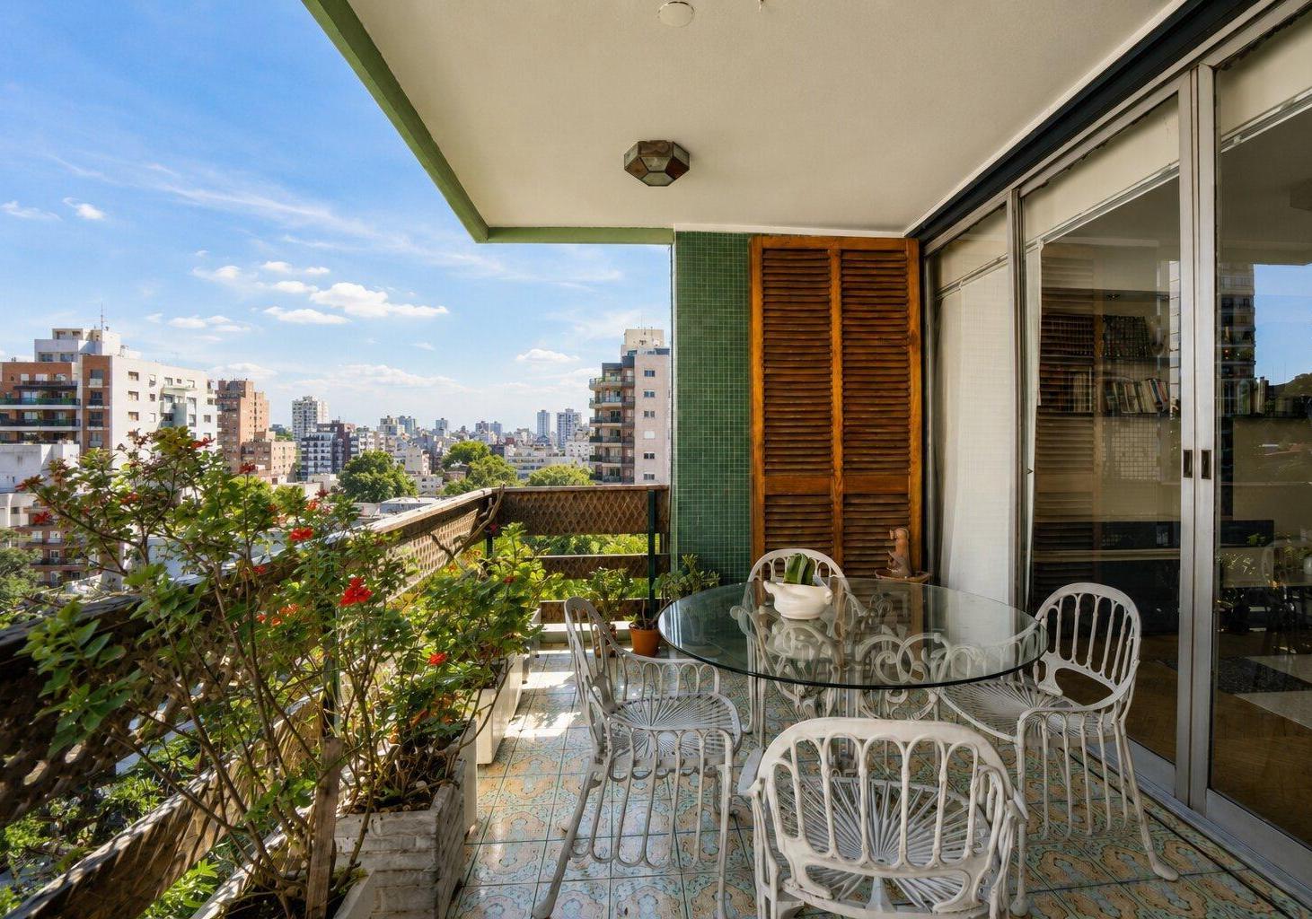 Venta. Departamento 4 Ambientes. Cochera. Balcón Terraza. Flores