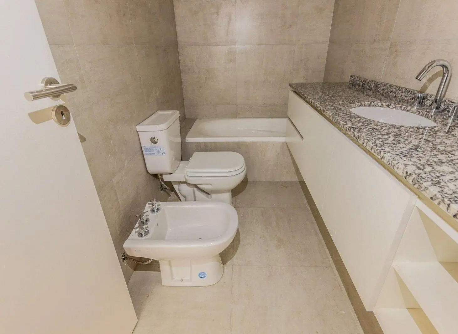 Venta. Apto Profesional. Apto crédito. A estrenar.  Balcon Terraza. Frente. Villa Ortuzar 4