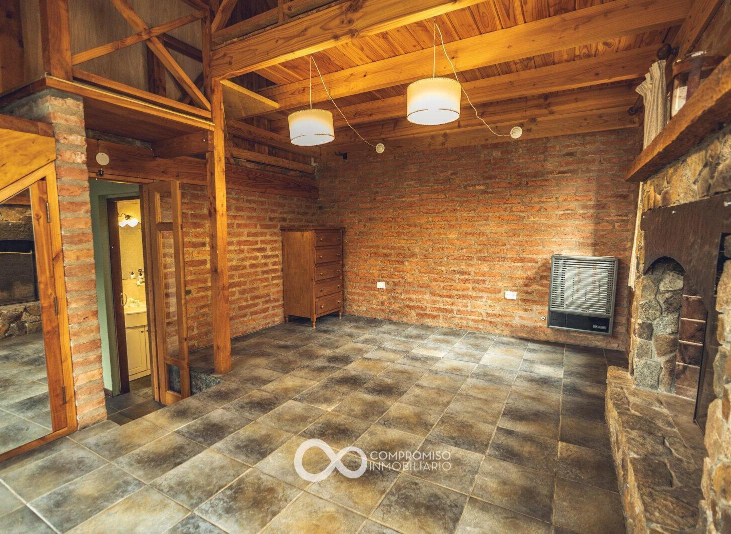 Casa 4 ambientes, quincho / garage y galpon