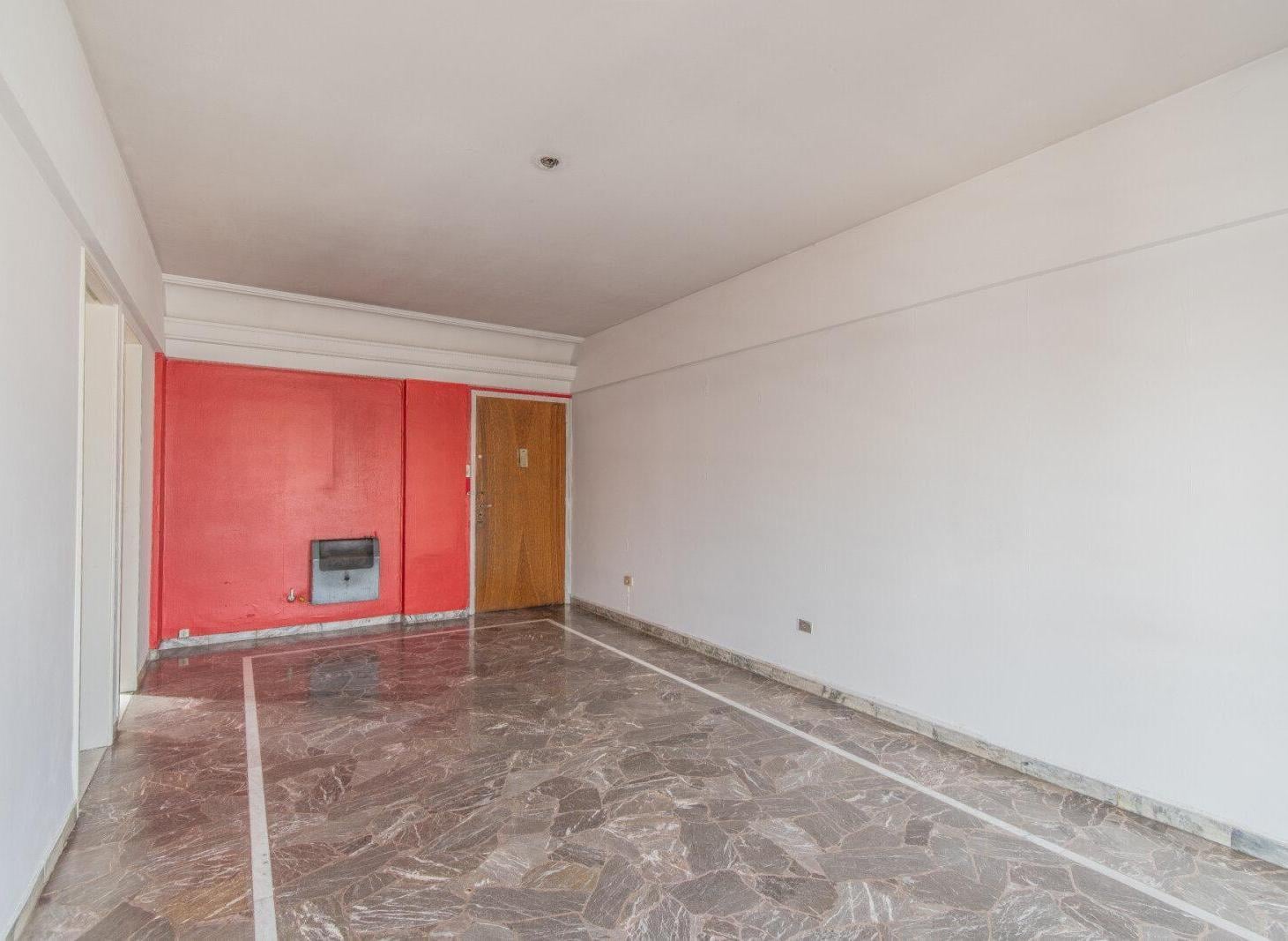 Foto de Venta. DEPTO 3 Amb c/ Dependencia. COCHERA CUBIERTA. Balcón corrido, imagen 3