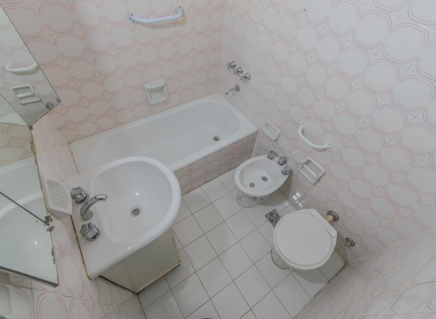 VENTA. DEPARTAMENTO 2 AMBIENTES. CON PATIO. RETIRO