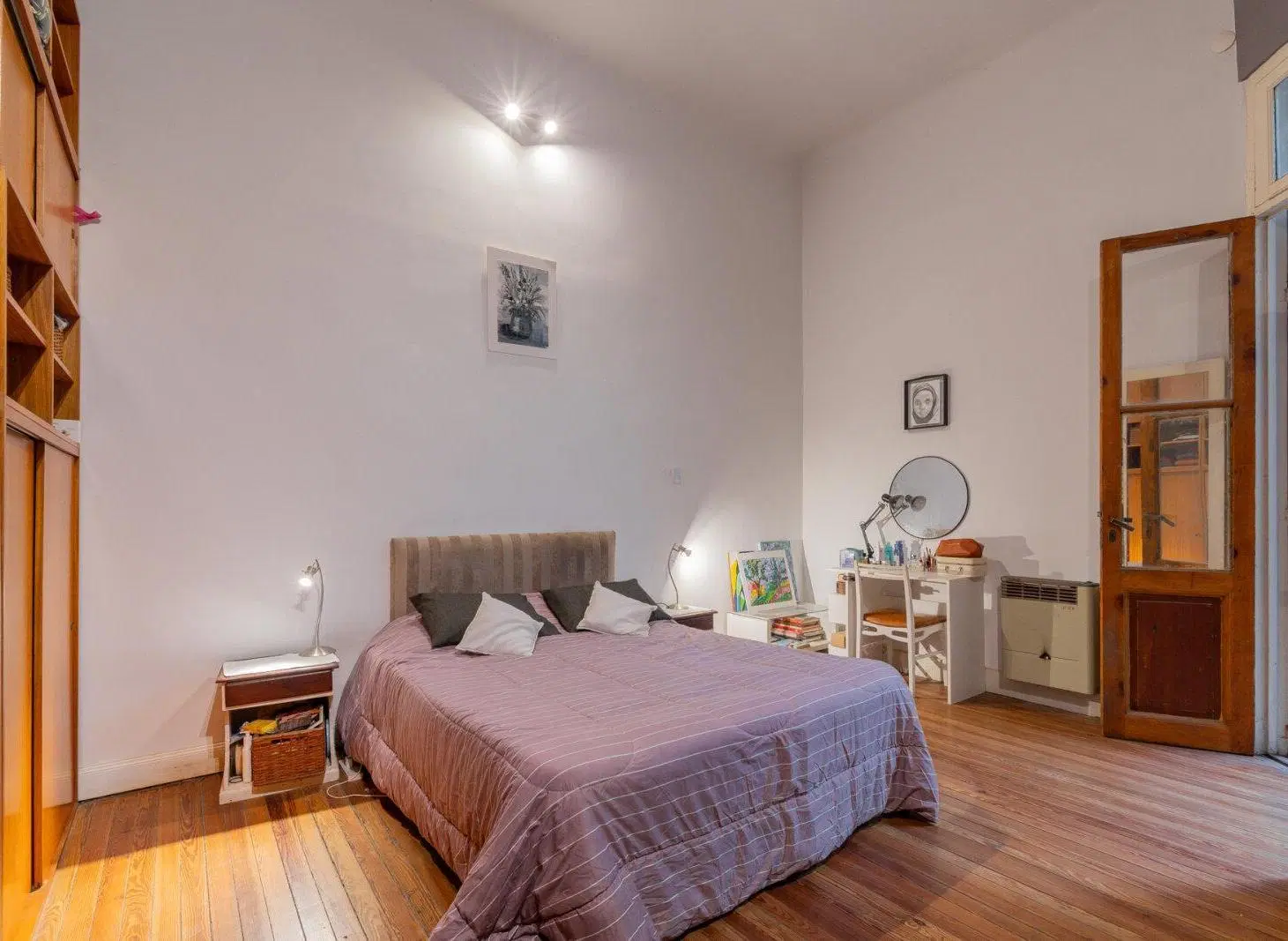 Venta. PH 5 ambientes. Con local. Expensas bajas. Patio. Almagro 4