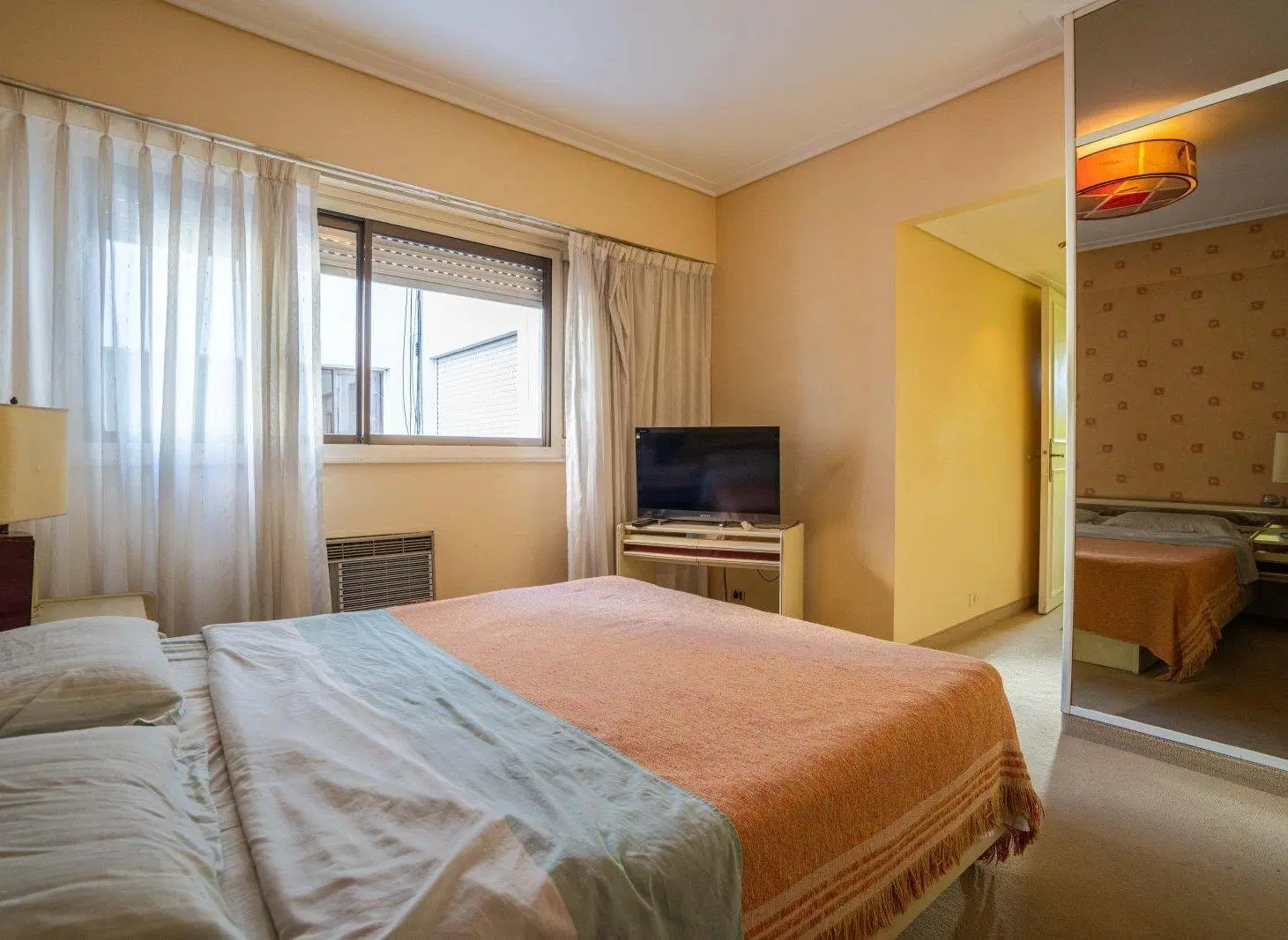 Venta. Departamento 4 Ambientes. Piso completo Cochera Balcón Terraza Flores 1