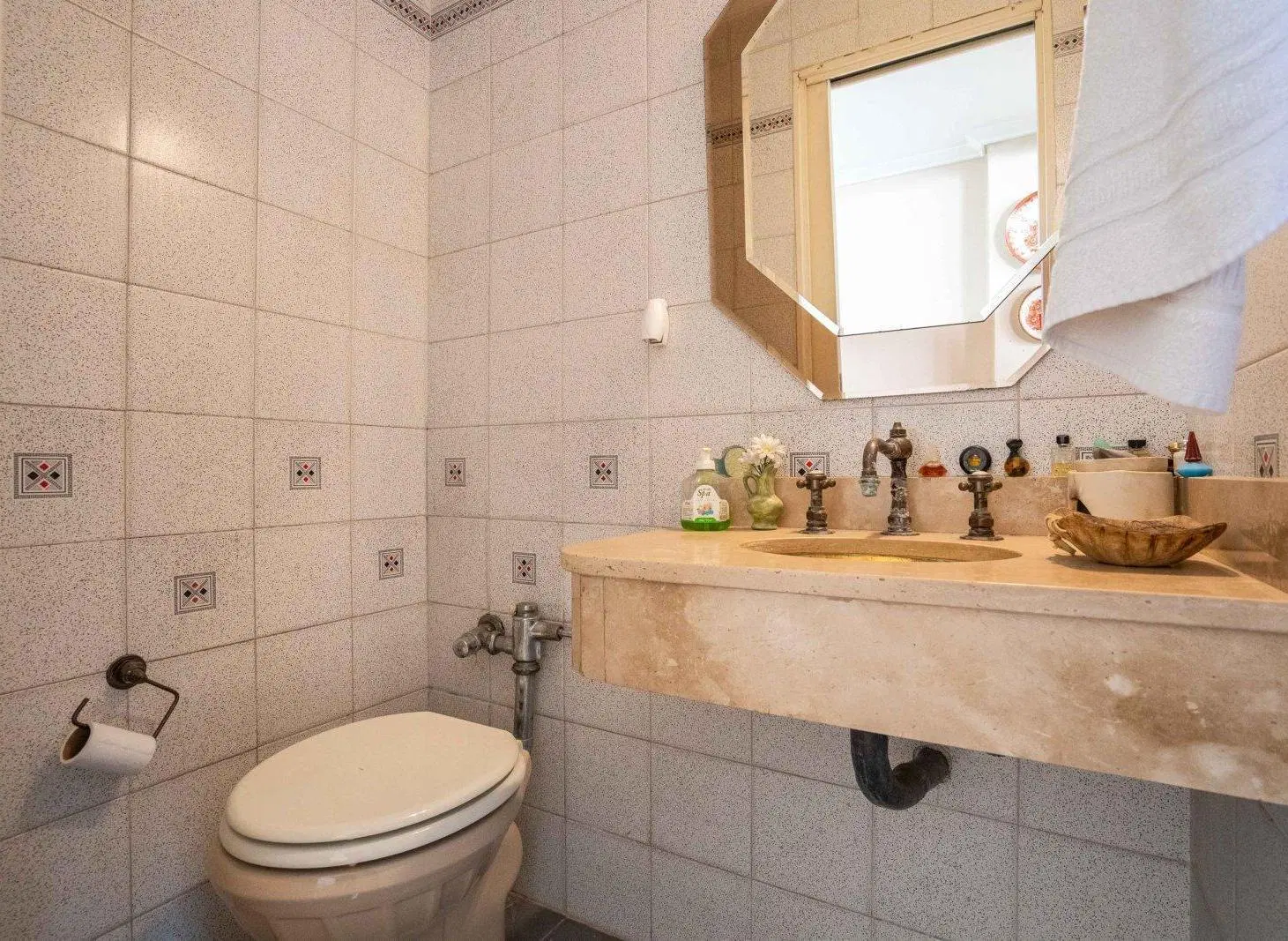 Venta. Departamento 4 Ambientes. Piso completo Cochera Balcón Terraza Flores 8