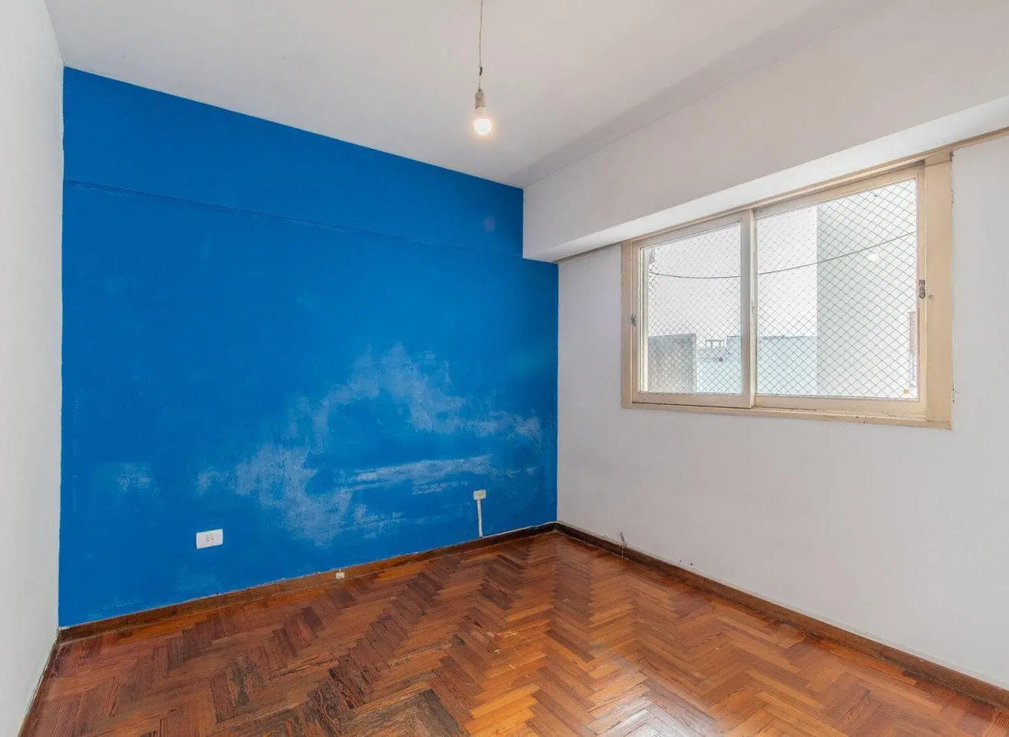Venta. DEPTO 3 Amb c/ Dependencia. COCHERA CUBIERTA. Balcón corrido. Luminoso. Piso alto. Villa del 8