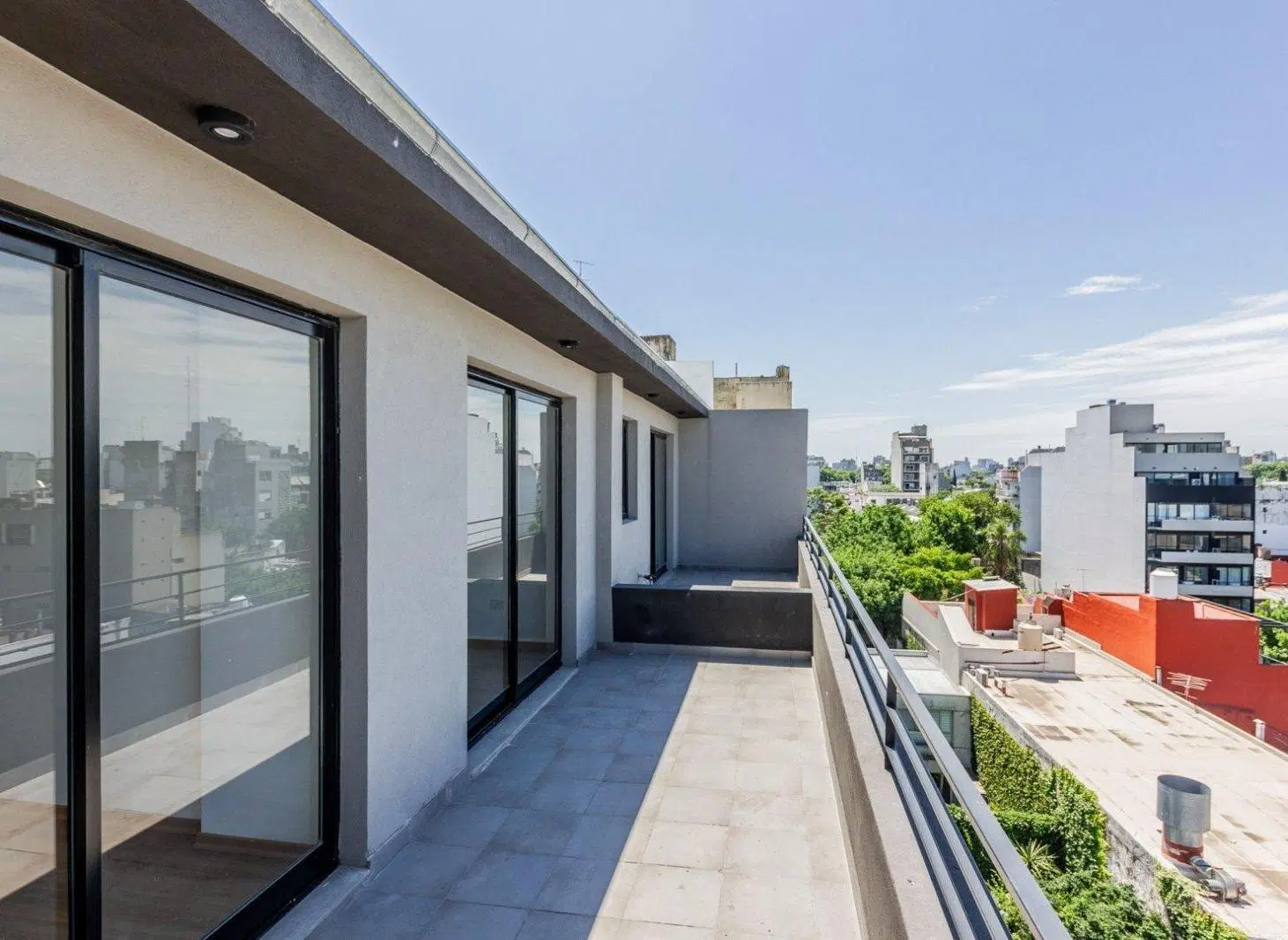 VENTA. A ESTRENAR. Apto crédito. APTO PROFESIONAL. 3 AMBIENTES. BALCÓN TERRAZA. COCHERA. VILLA URQUI 1