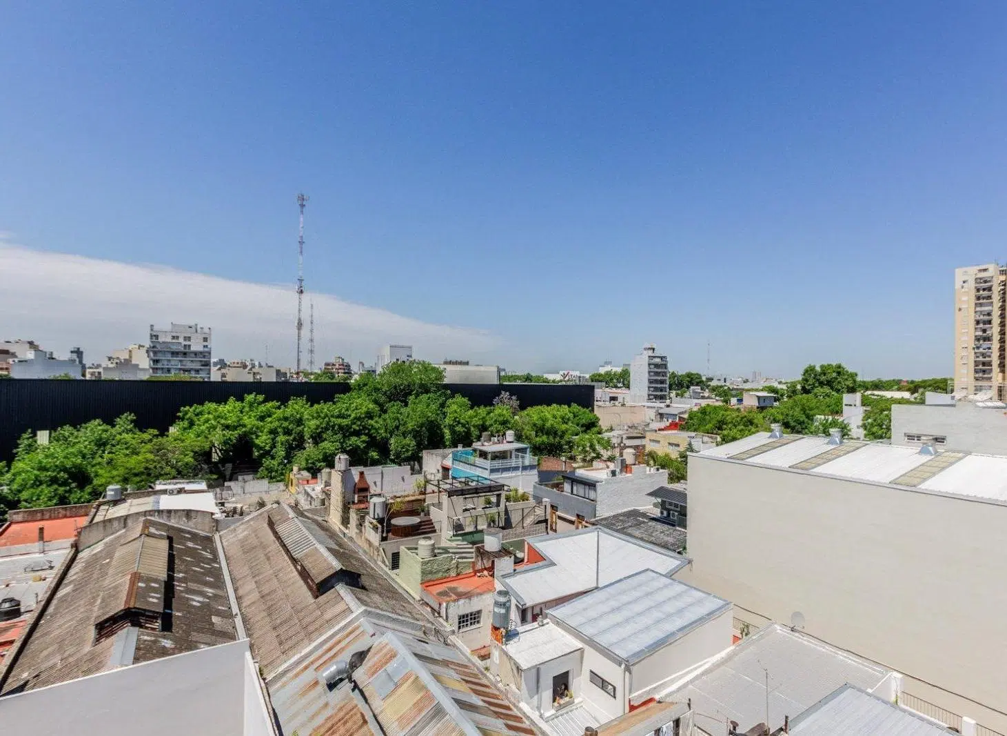 VENTA. A ESTRENAR. Apto crédito. APTO PROFESIONAL. 3 AMBIENTES. BALCÓN TERRAZA. COCHERA. VILLA URQUI 5