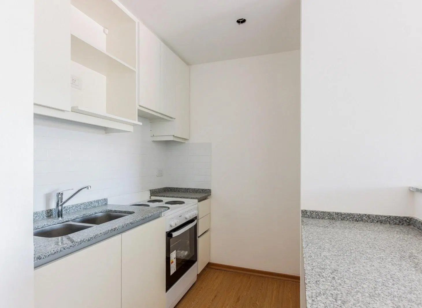 Venta. Apto Profesional. Apto crédito. Departamento 2 ambientes. Frente. Balcon Terraza. COCHERA. Vi 5