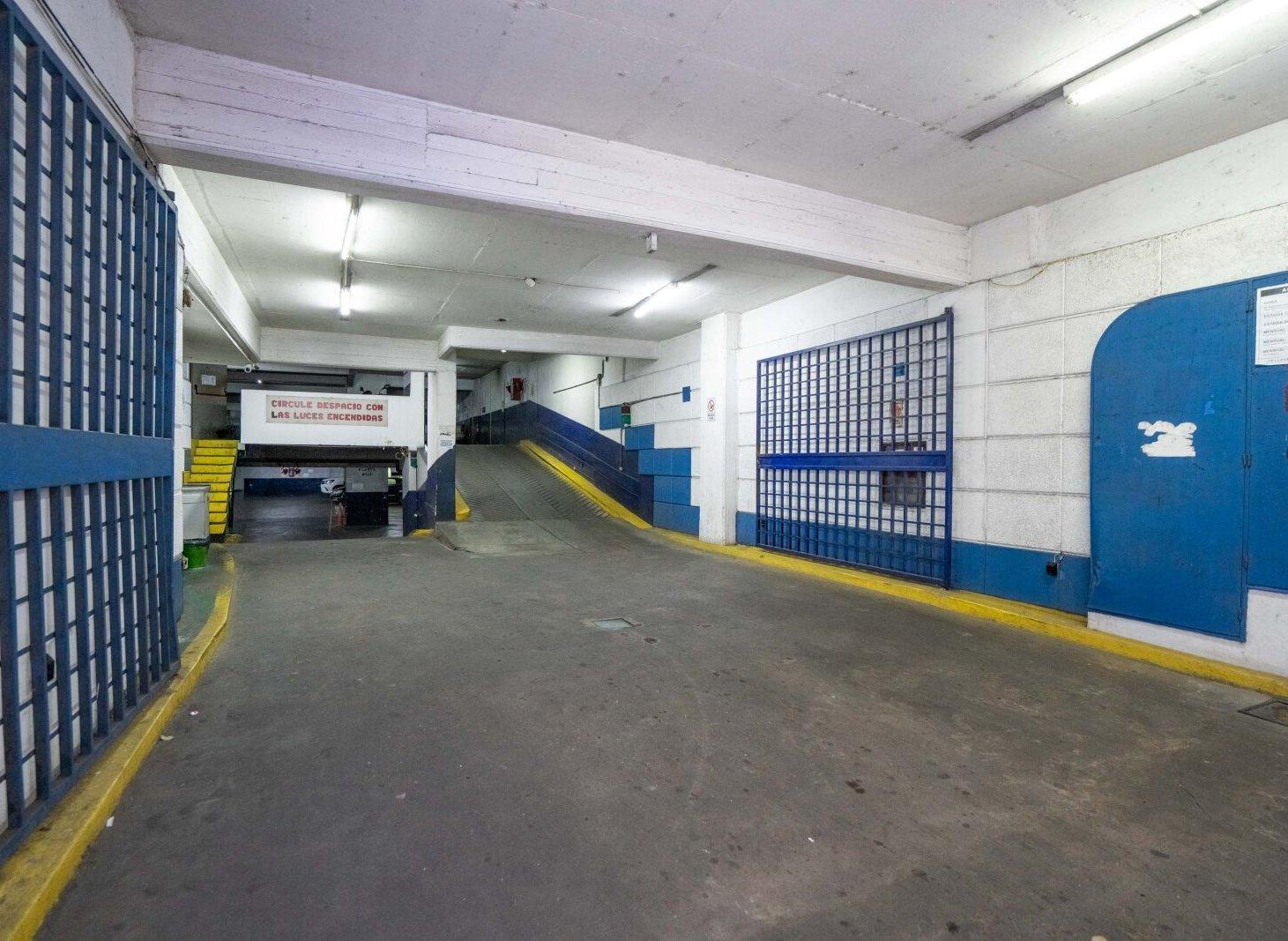 Foto de VENTA. COCHERA EN SUBSUELO. TRIBUNALES, imagen 4