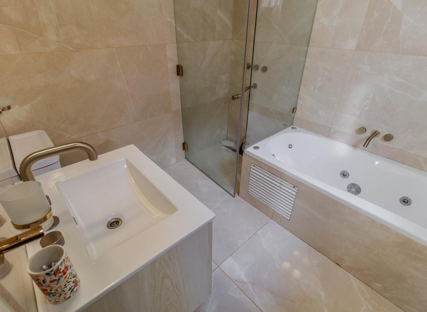 Foto de Venta. PH 6 ambientes. Terraza. Pileta. Apto Profesional. Parque, imagen 2