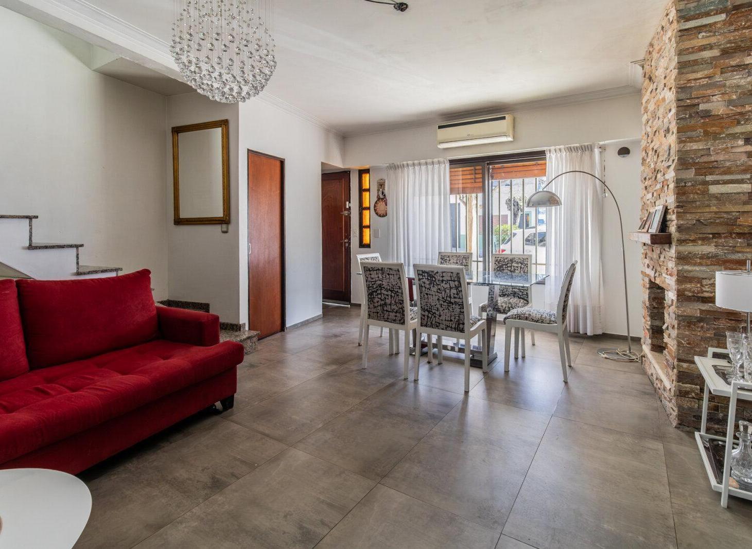 Foto de Venta. Casa 4 ambientes. Cochera. Terraza. Nueva Pompeya, imagen 1
