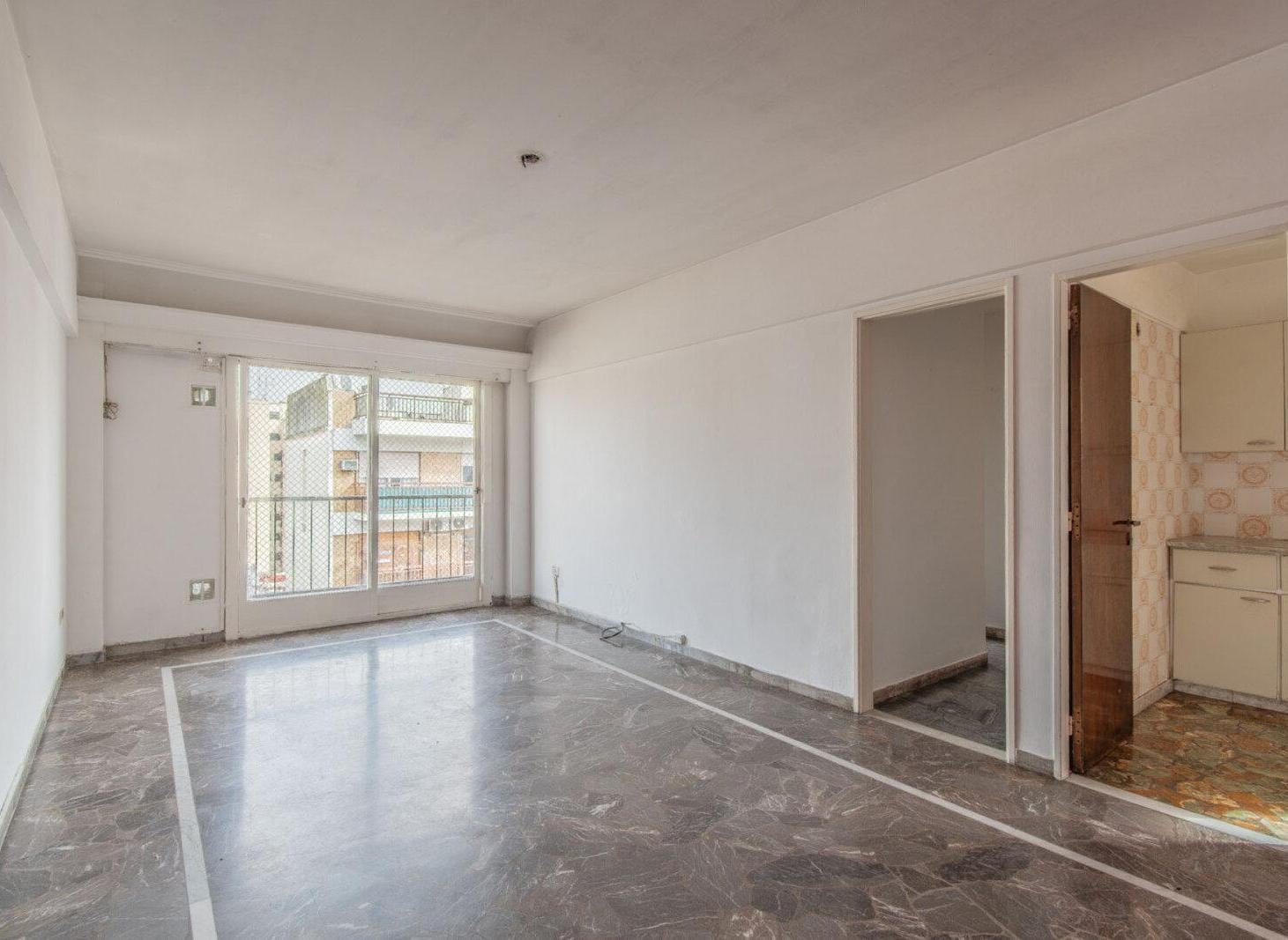 Foto de Venta. DEPTO 3 Amb c/ Dependencia. COCHERA CUBIERTA. Balcón corrido, imagen 2