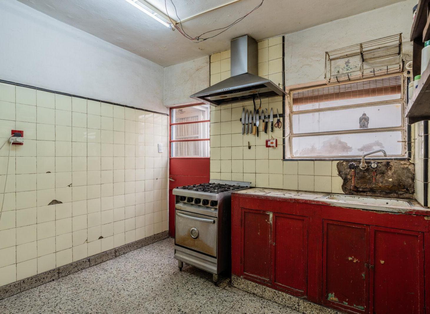 Foto de VENTA PH 3 AMBIENTES A REFACCIONAR EN ALMAGRO. SIN EXPENSAS. TERRAZA, imagen 2