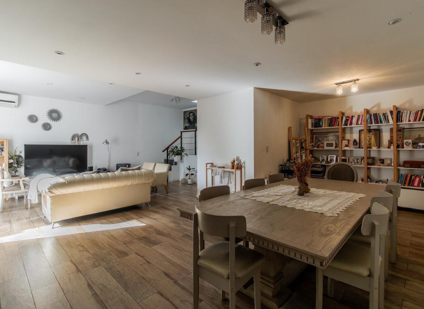 Foto de Venta. PH 6 ambientes. Terraza. Pileta. Apto Profesional. Parque, imagen 3