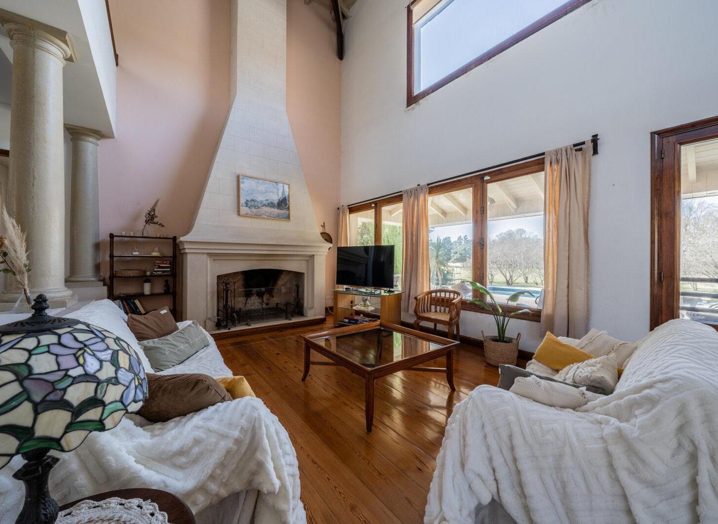 Foto de VENTA. Casa 6 Amb c/dos cocheras y piscina. VISTA AL CAMPO DE GOLF, imagen 3