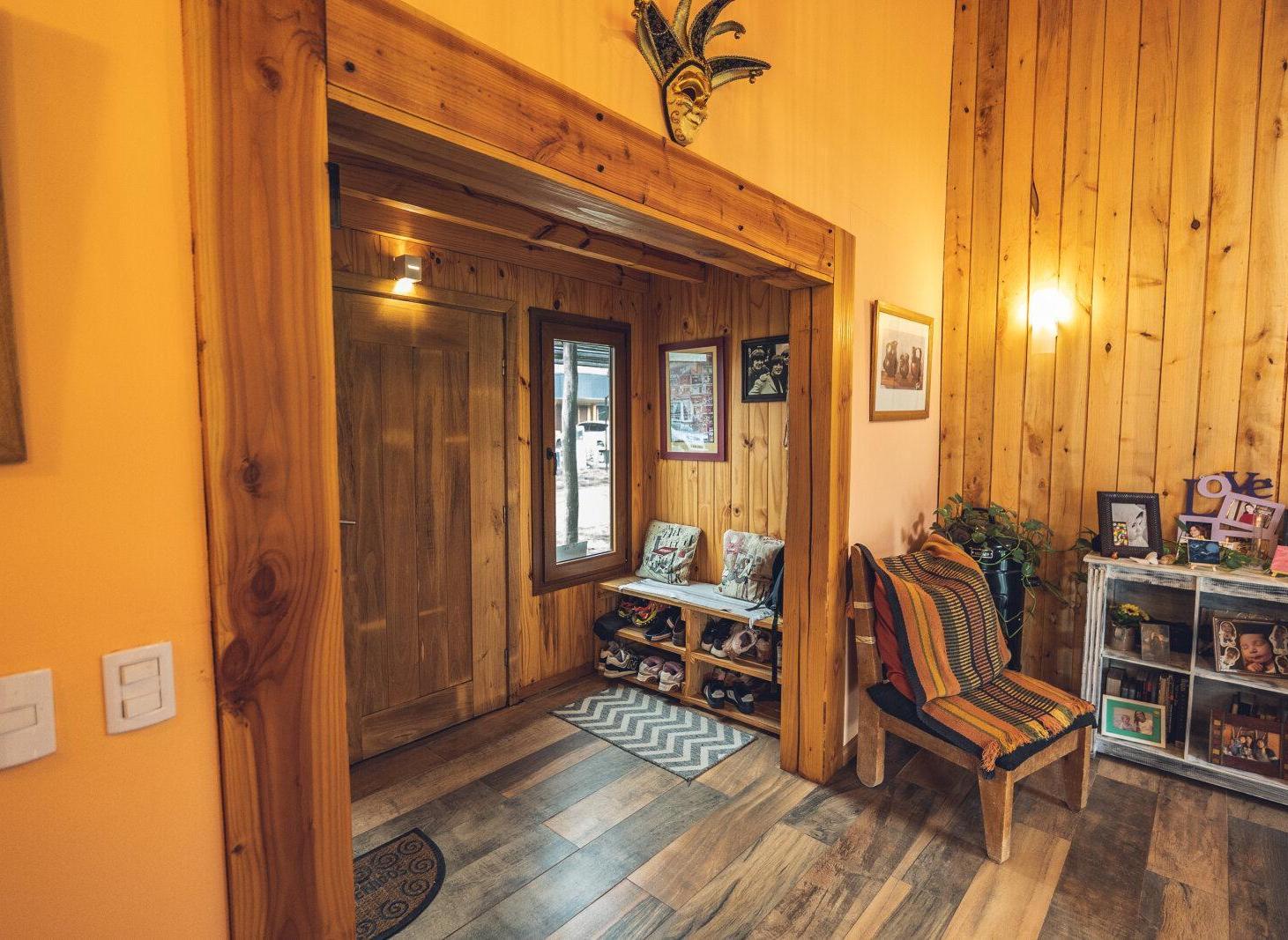 Foto de VENTA. CASA. 5 AMBIENTES. JARDÍN. BARRIO CERRADO, imagen 3