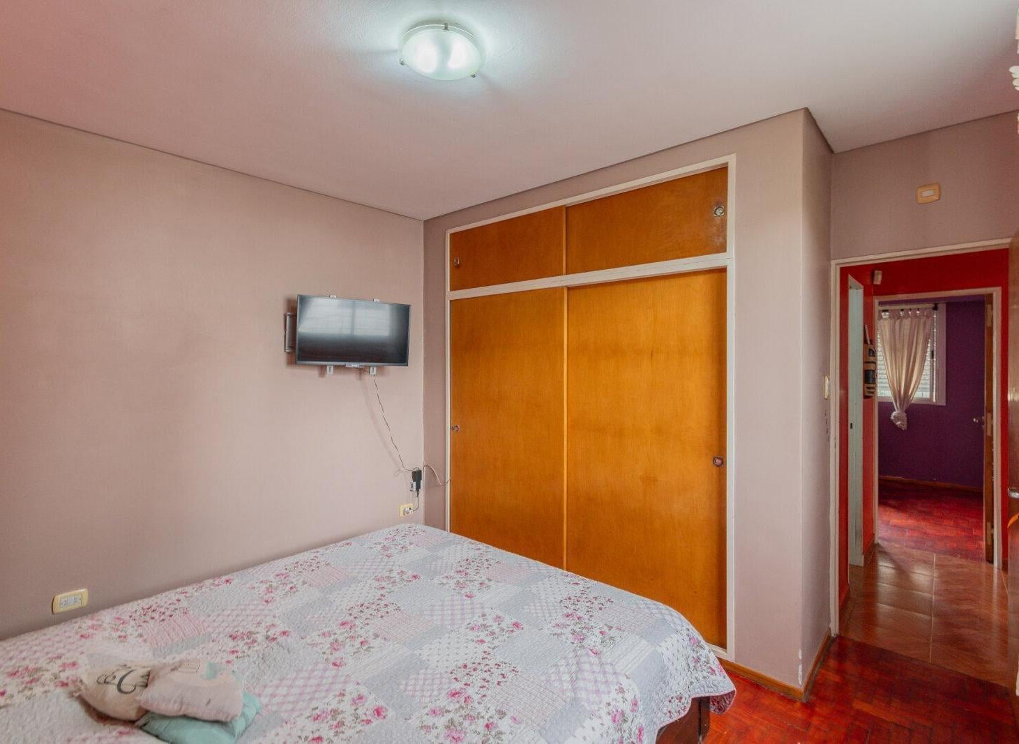 Foto de Venta. Casa 4 ambientes. Reciclada. Cochera. Patio. Quincho. Flores, imagen 4