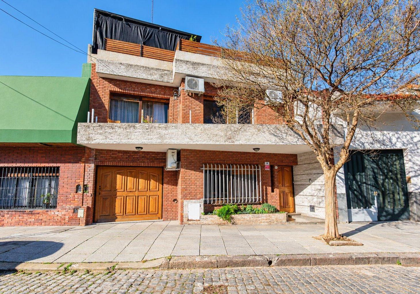 Foto de Venta. Casa 4 ambientes. Cochera. Terraza. Nueva Pompeya, imagen 1