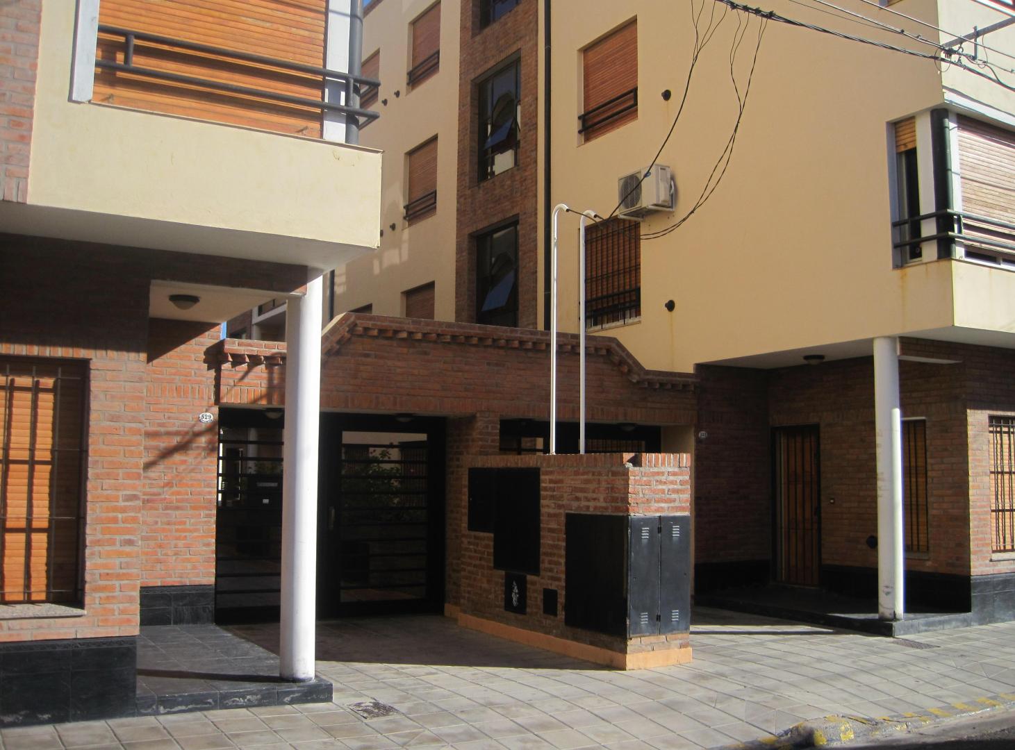 Foto de UNS PARTICULAR ALQUILA. ESTUDIANTE ÚNICAMENTE. 1d – $600.000, imagen 1