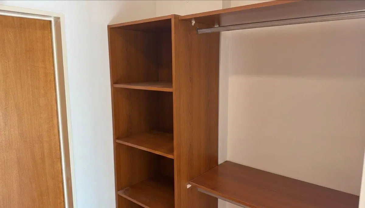 3 ambientes al frente con patio con parrilla propia muy luminoso y habitación c/ vestidor y baño en 8