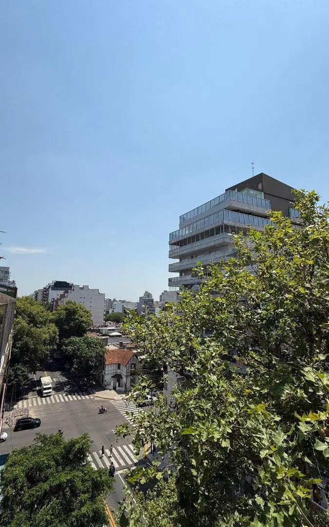3 ambientes al frente con patio con parrilla propia muy luminoso y habitación c/ vestidor y baño en 5