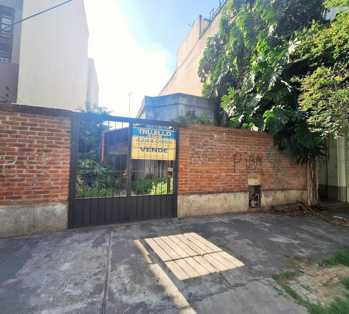 VENTA DE CASA 4 AMB LOTE CON AMPLITUD * A MTS DE LAS LOMITAS