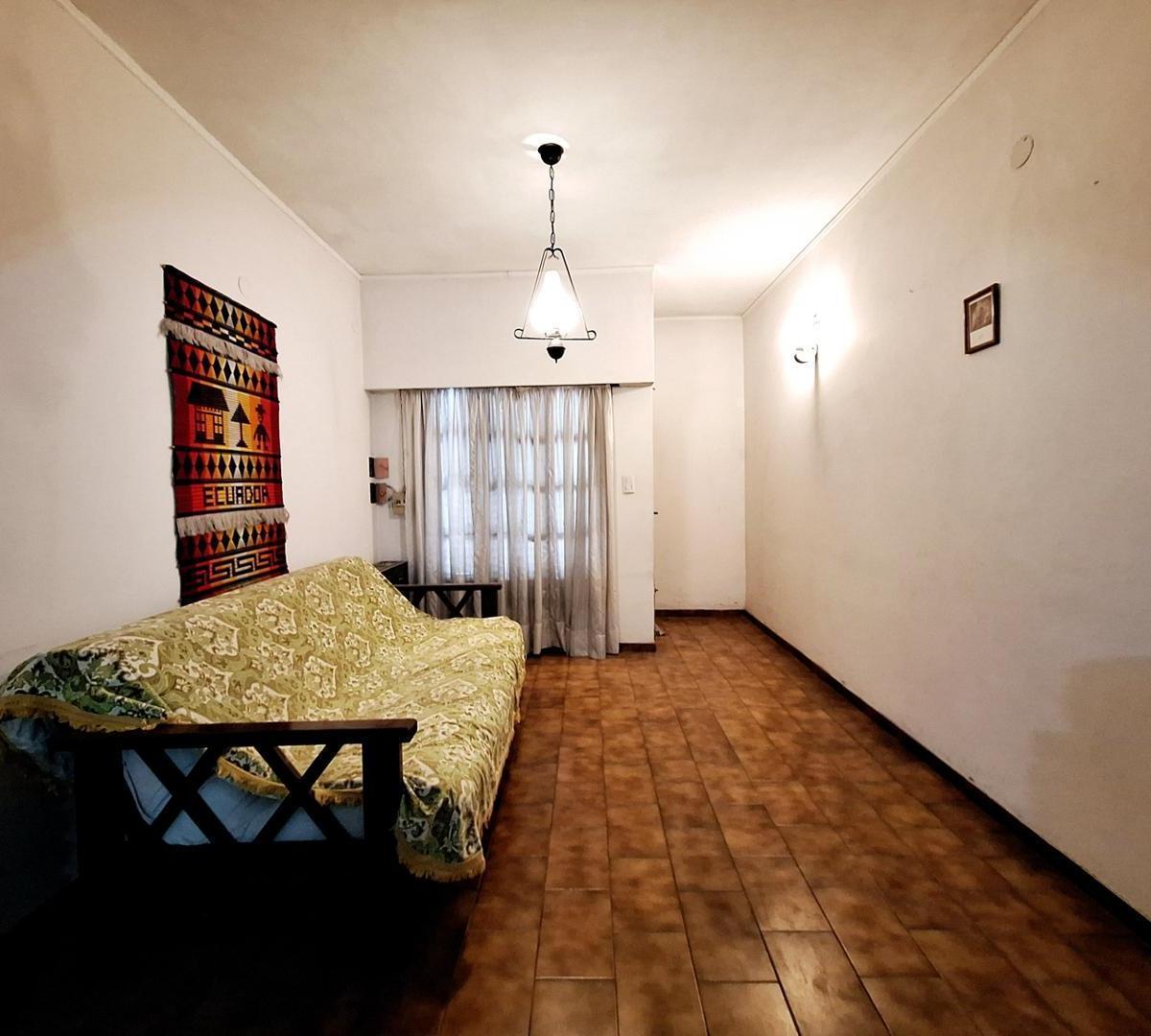VENTA CASA, GARAJE, 5 AMBIENTES. TEMPERLEY