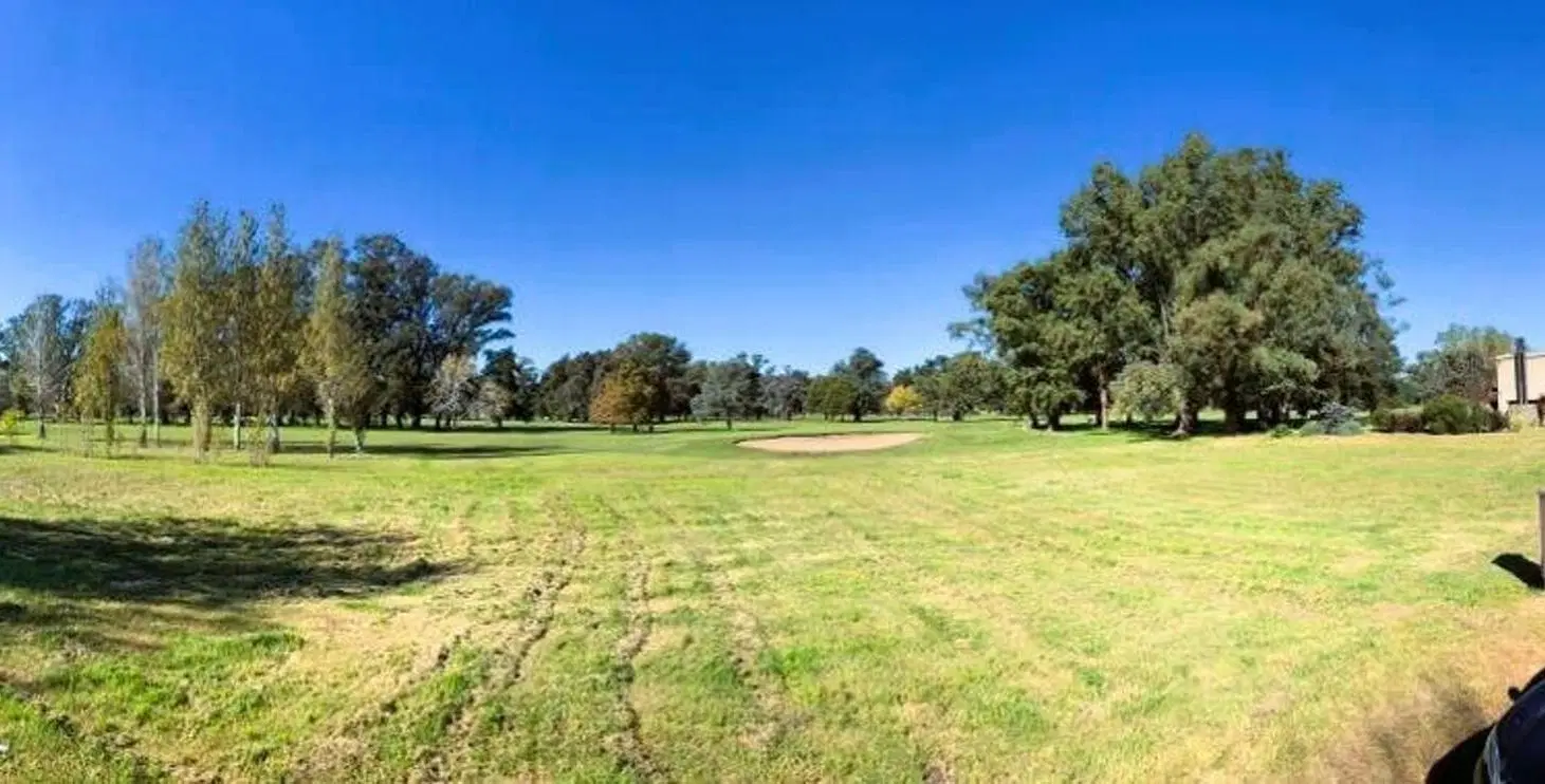 ÚNICOS 3 LOTES EN VENTA CON VISTAS AL GOLF Y ESPEJO DE AGUA 2
