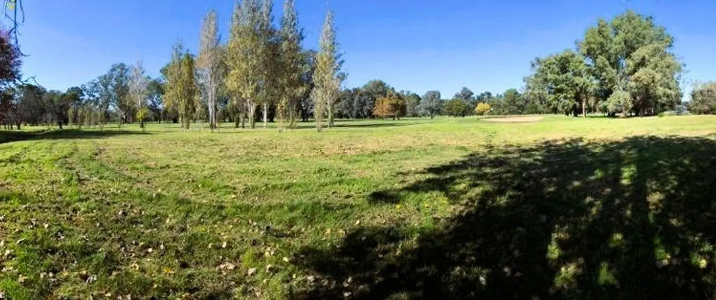 ÚNICOS 3 LOTES EN VENTA CON VISTAS AL GOLF Y ESPEJO DE AGUA 4