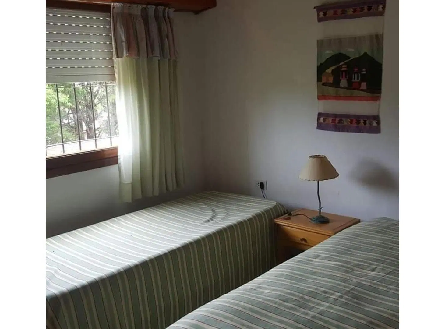 VENTA AMPLIO CHALET CON PATIO Y COCHERA * GESELL 5