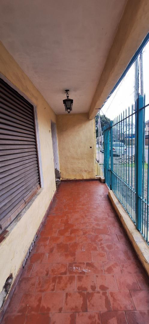 Foto de VENTA CASA 3 AMBIENTES * PATIO * AMPLIA COCHERA, imagen 3