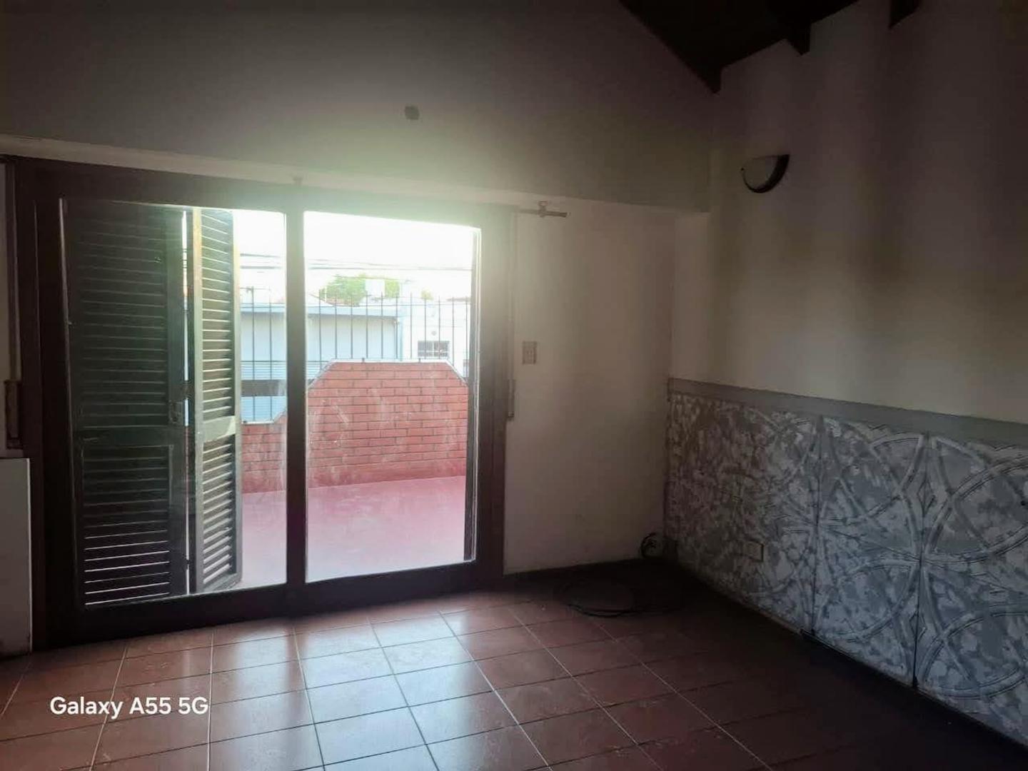 Foto de VIVIENDA CHALET 5 AMBIENTES. CON PATIO Y QUINCHO, imagen 1