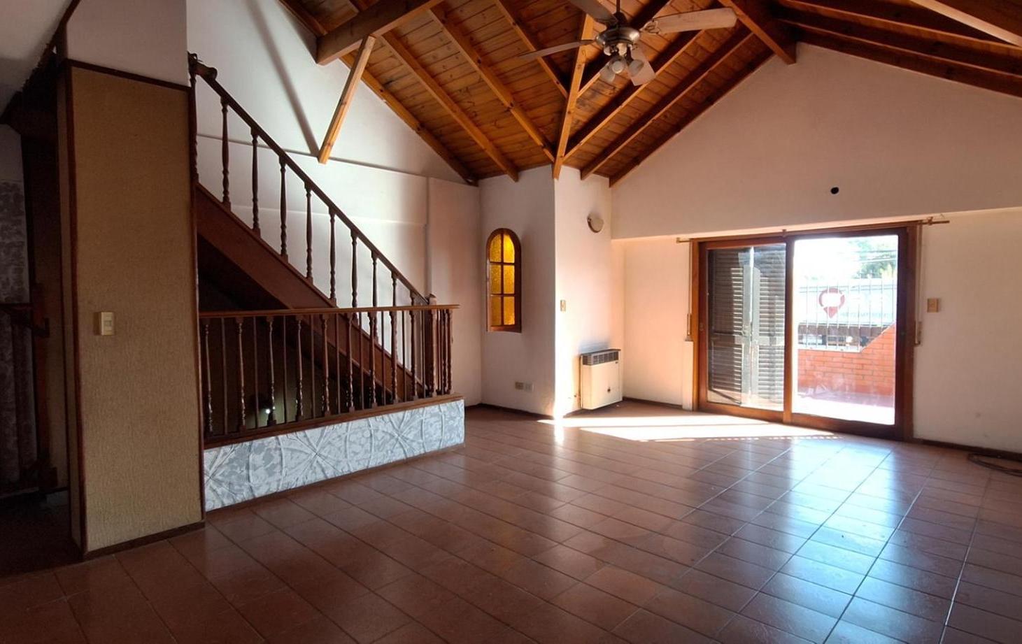 Foto de VIVIENDA CHALET 5 AMBIENTES. CON PATIO Y QUINCHO, imagen 1