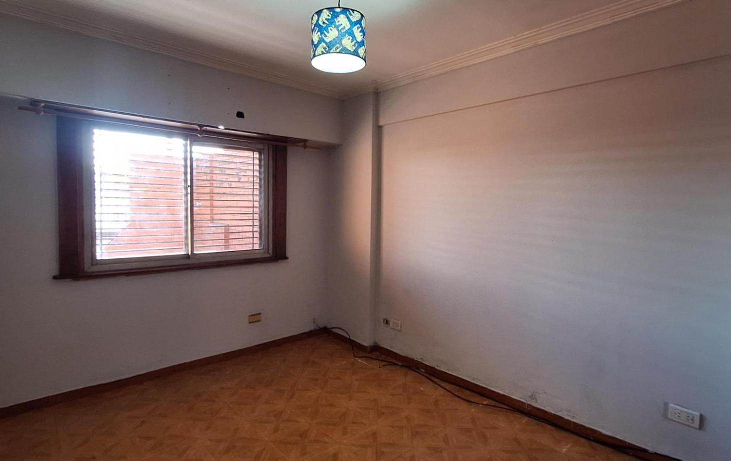 Foto de VIVIENDA CHALET 5 AMBIENTES. CON PATIO Y QUINCHO, imagen 4