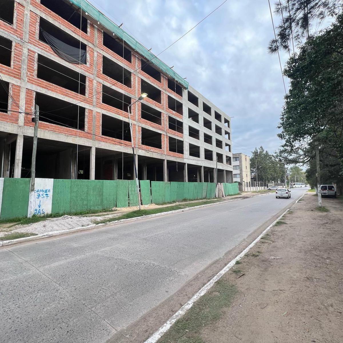 Venta - Locales Comerciales de 130m2 - EN POZO - Canning