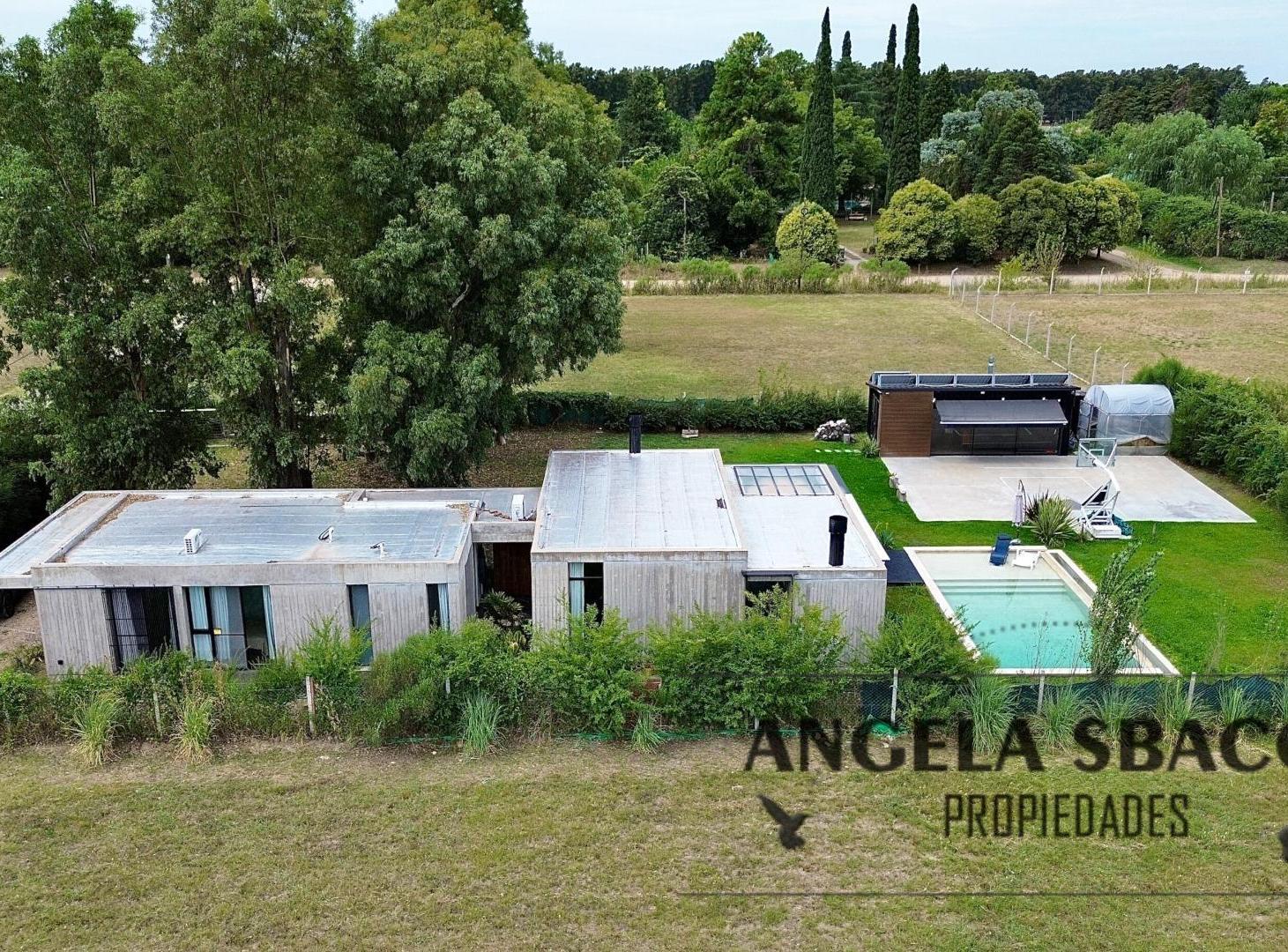Hermosa Casa en Parada Robles.