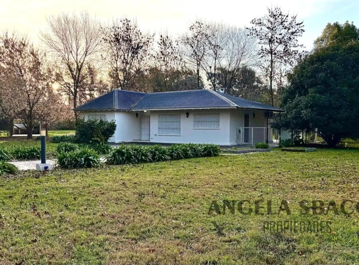 Excelente Casa en Barrio Parque Los Pinos. 5