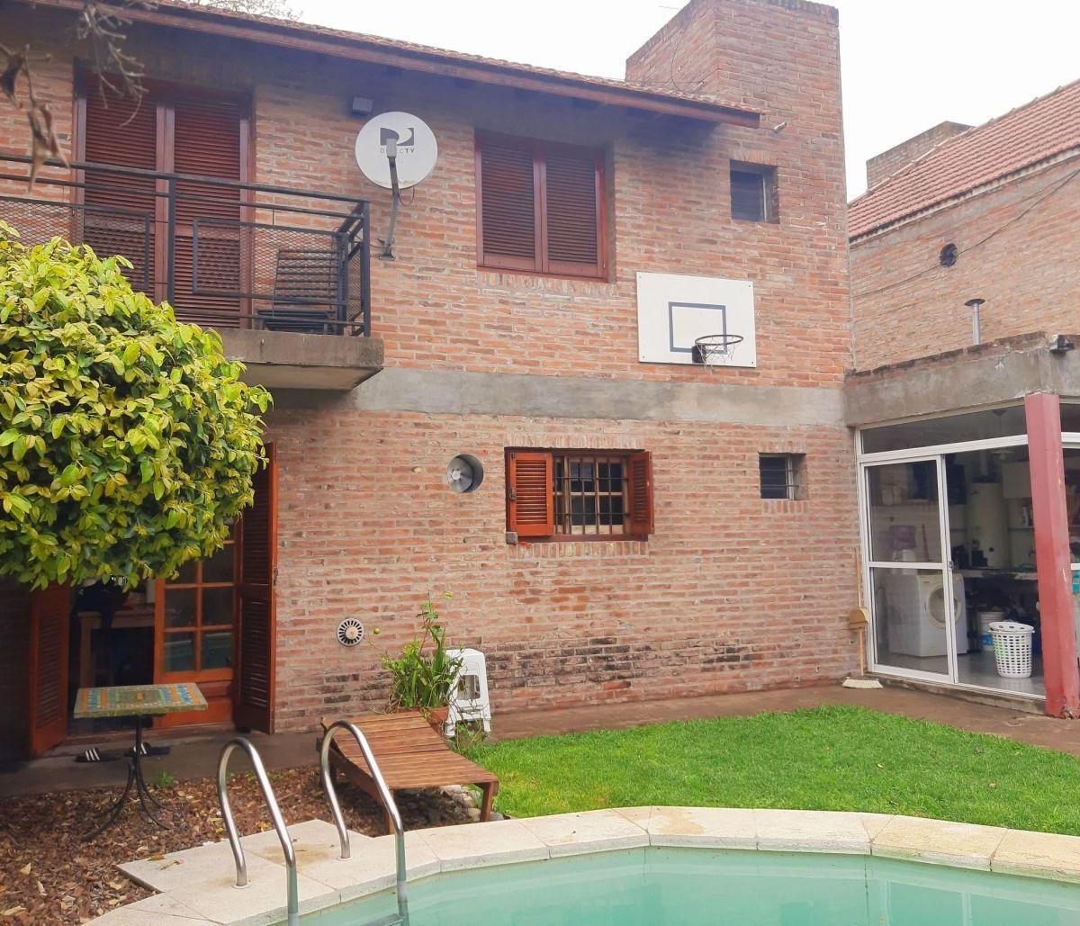 Casa en Villa Elisa con Pileta de 3 Dorm. 2