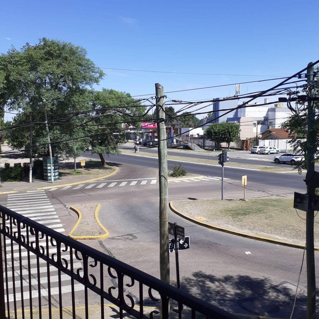 Excelente Local en Venta en Villa Elisa 5