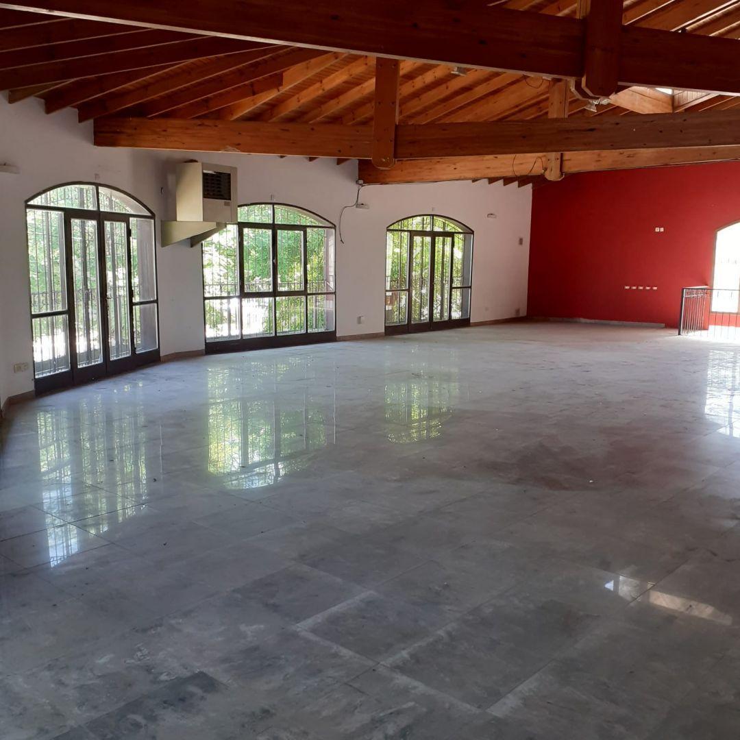 Excelente Local en Venta en Villa Elisa 2