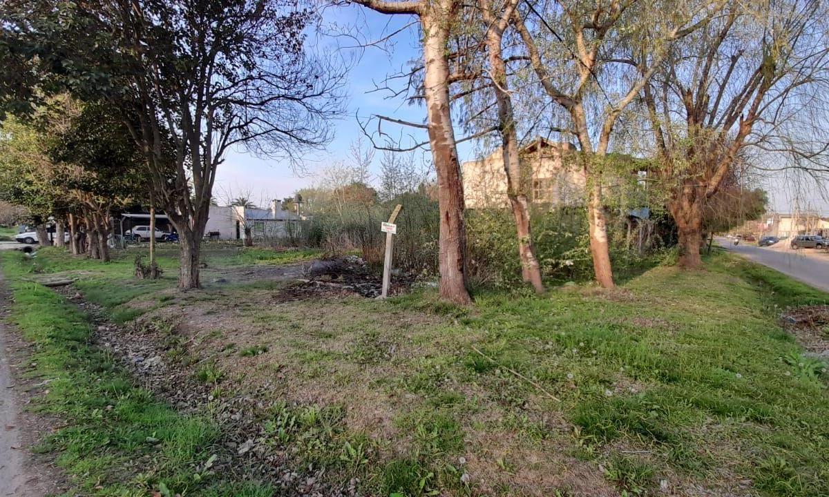 Lote en venta en City Bell con luz, gas y agua.