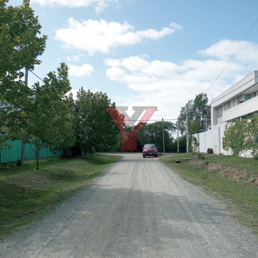 Lote en Venta Barrio Angosto .