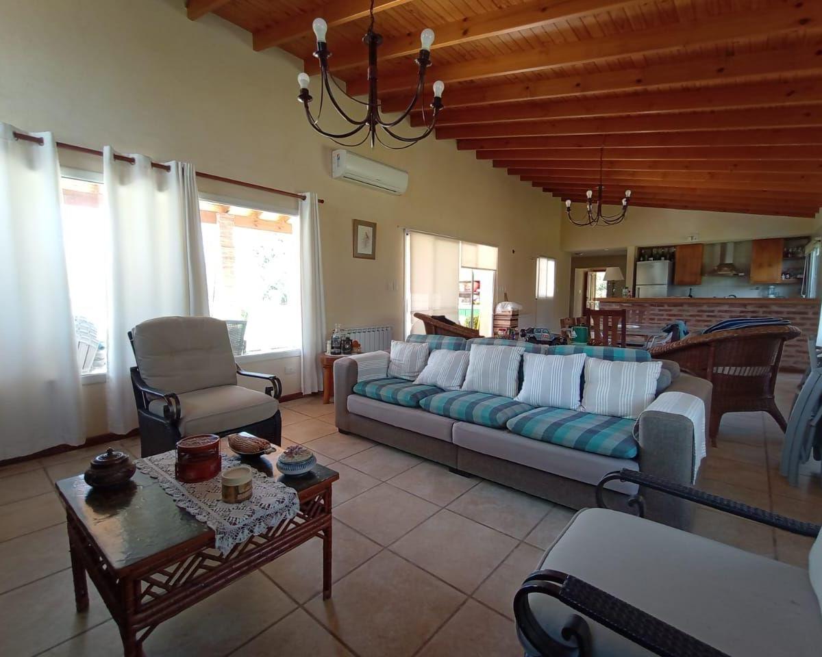 Foto de IMPORTANTE PROPIEDAD EN VENTA - CAMPOSDE ROCA, imagen 4