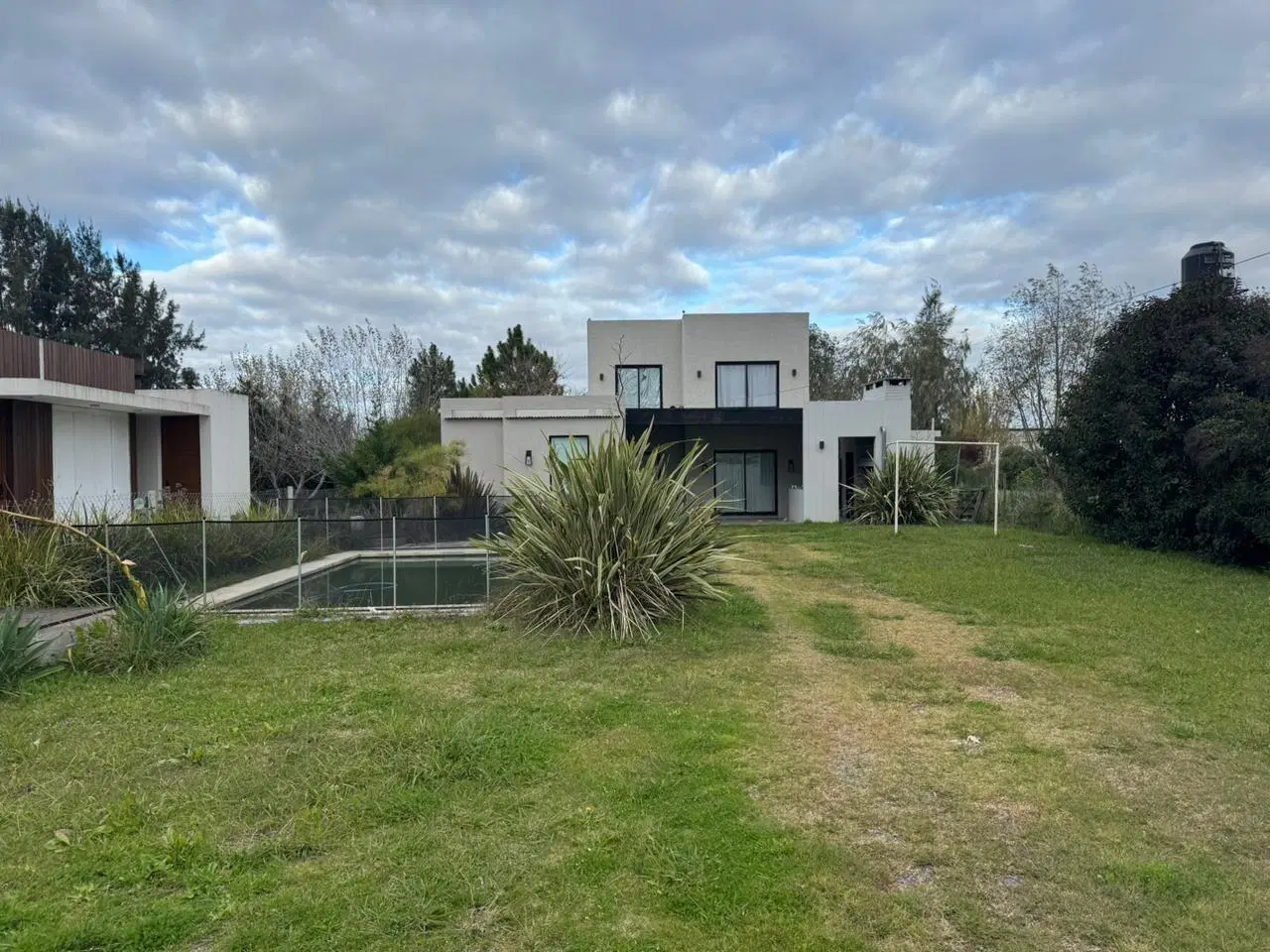 Casa en venta Barrio cerrado de Sicardi. 2